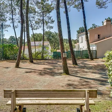 Beach Front Home In La Faute-Sur-Mer בית נופש