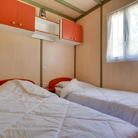 2 Bedroom Amazing In 度假居 滨海拉福特